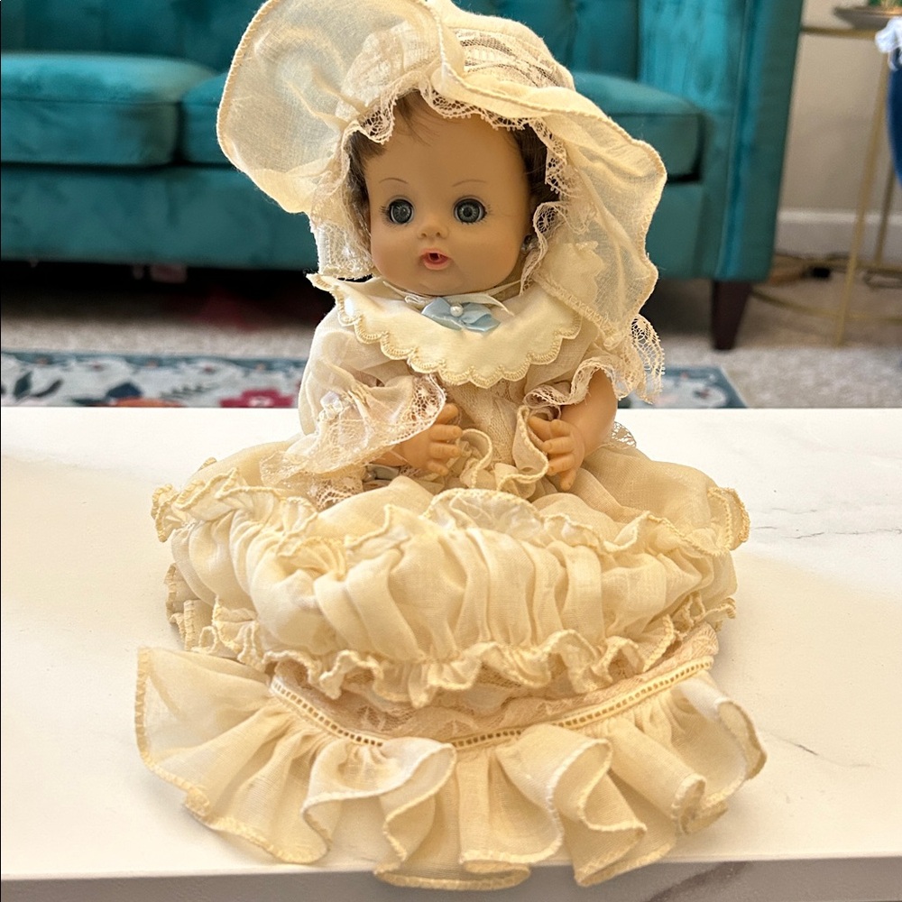 Madam Alexander vintage 1966 baby doll